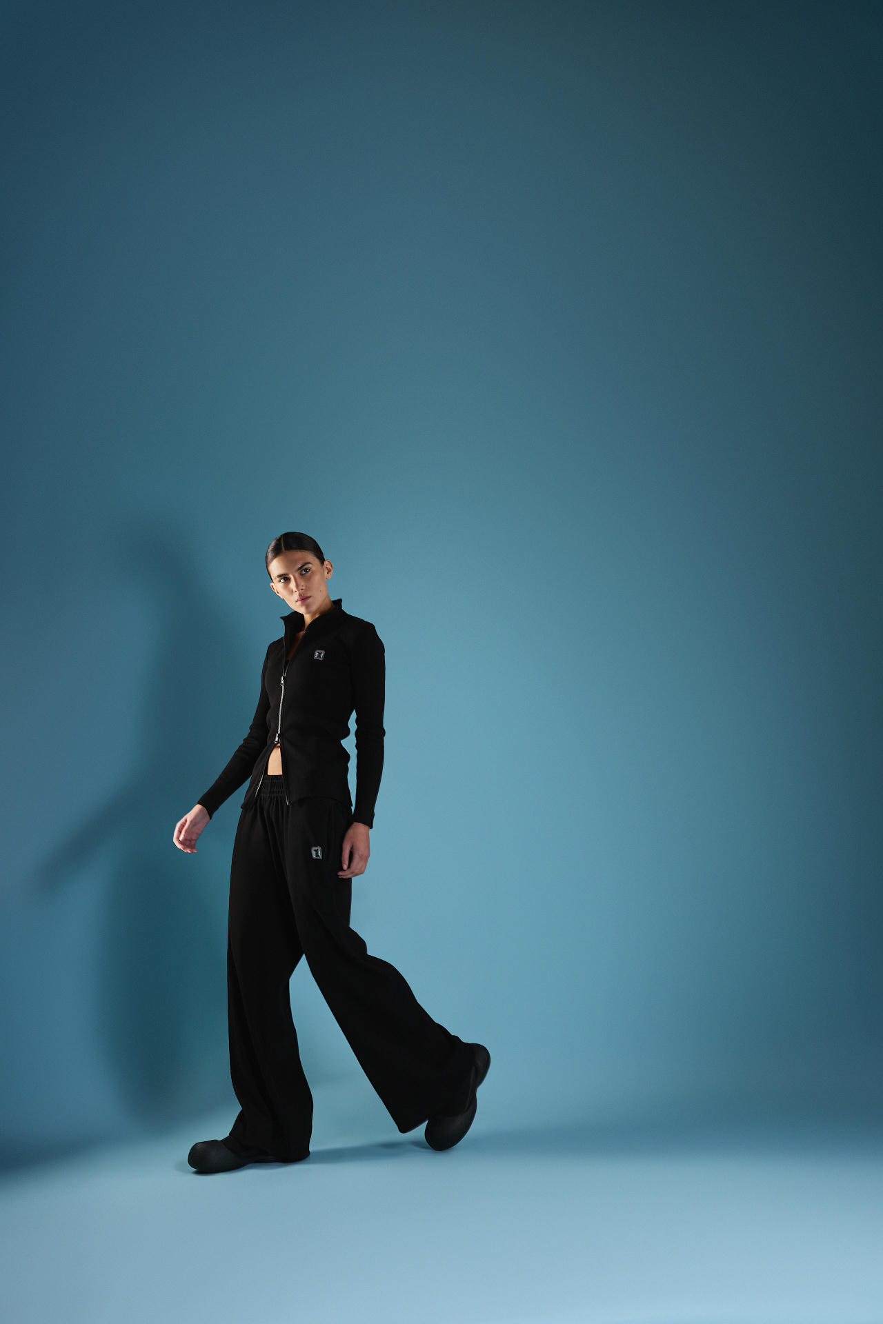 Свитшот Doggy slim zip