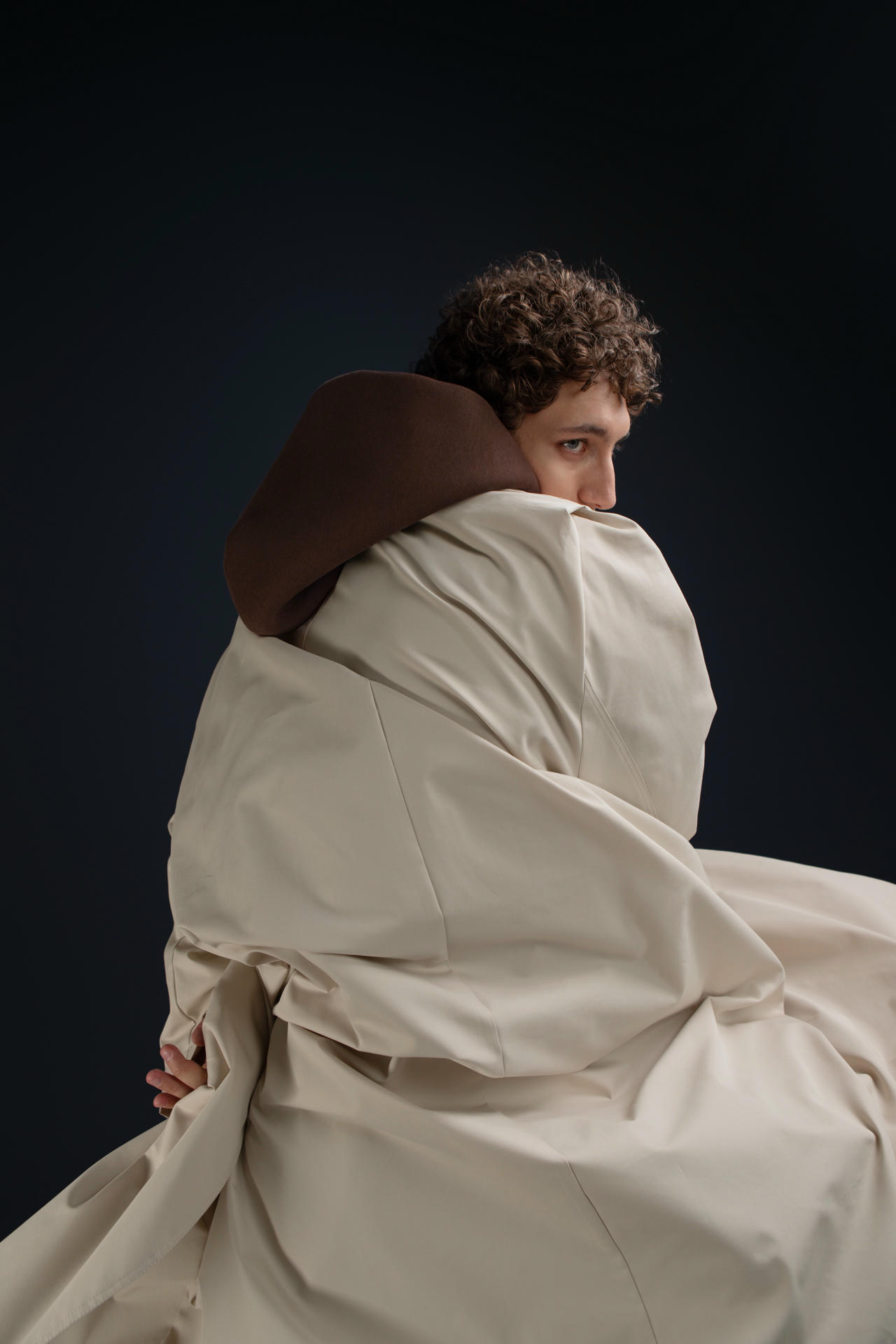 Плащ Назад домой