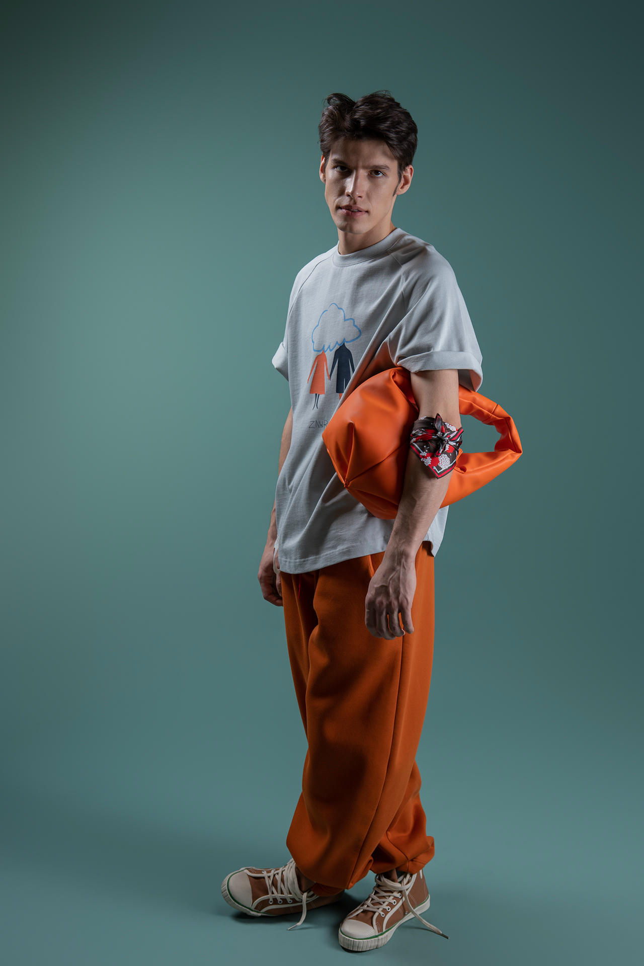 Футболка За руки