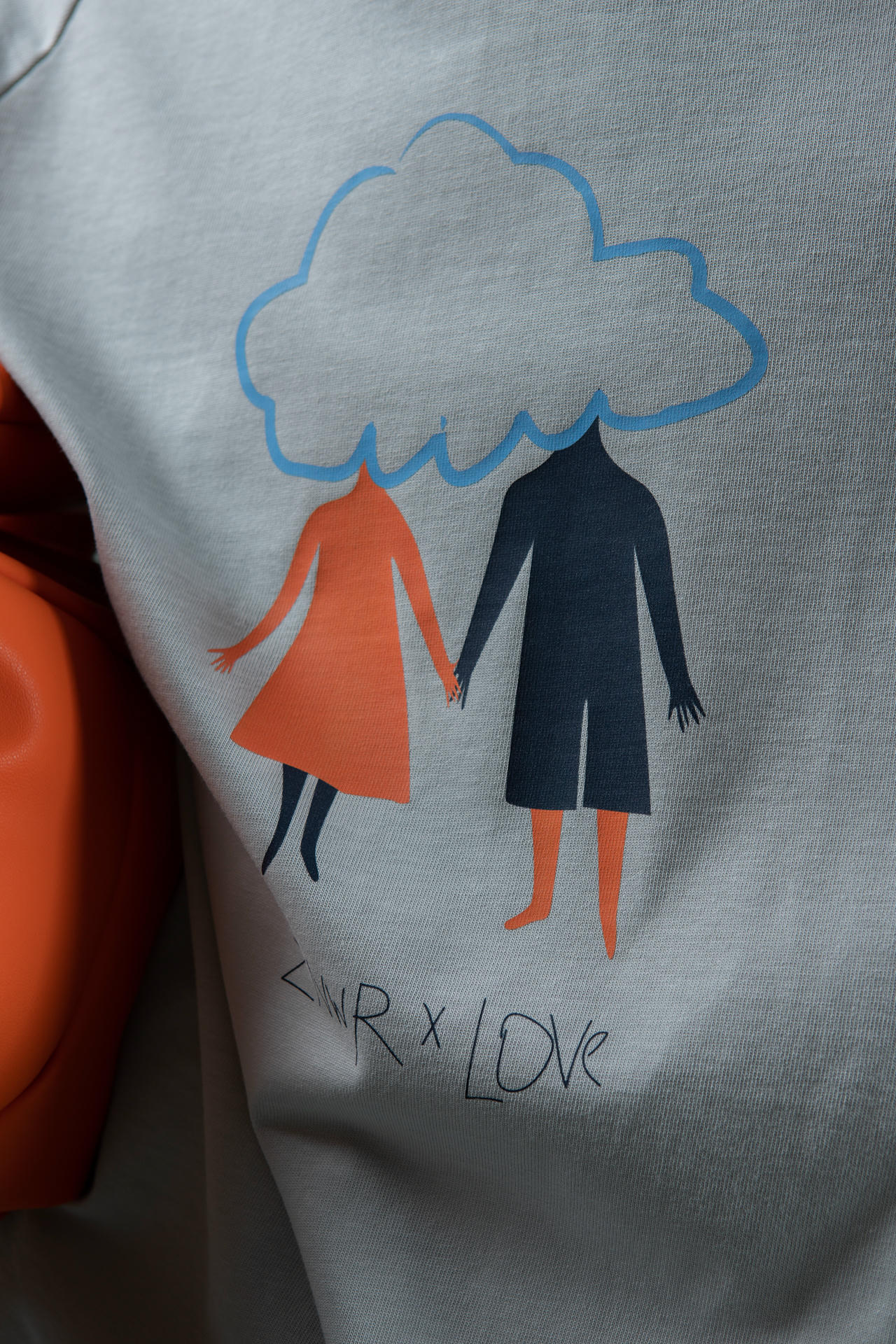 Футболка За руки