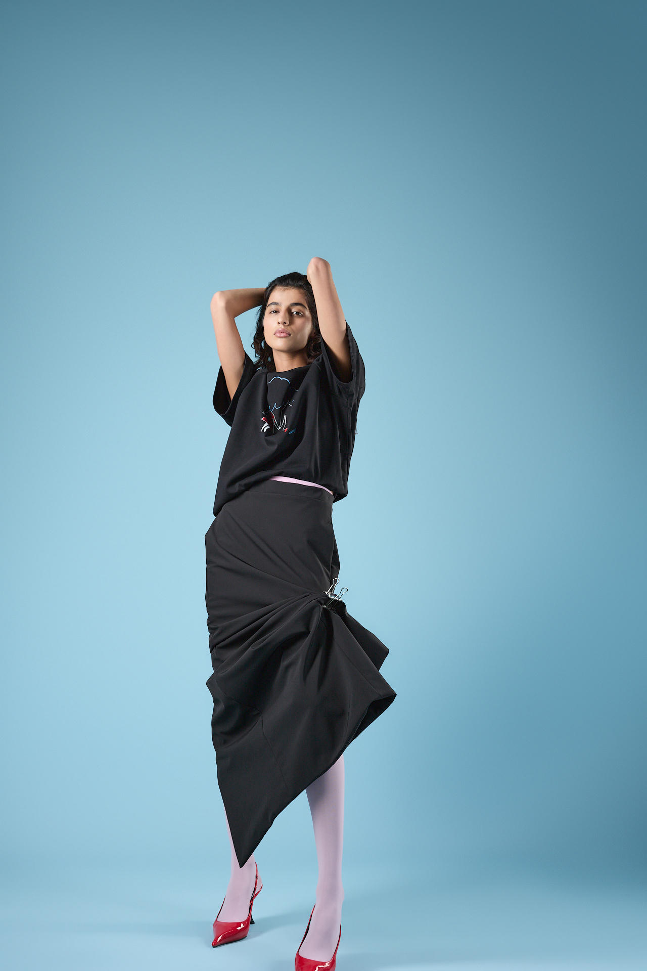 Футболка За руки