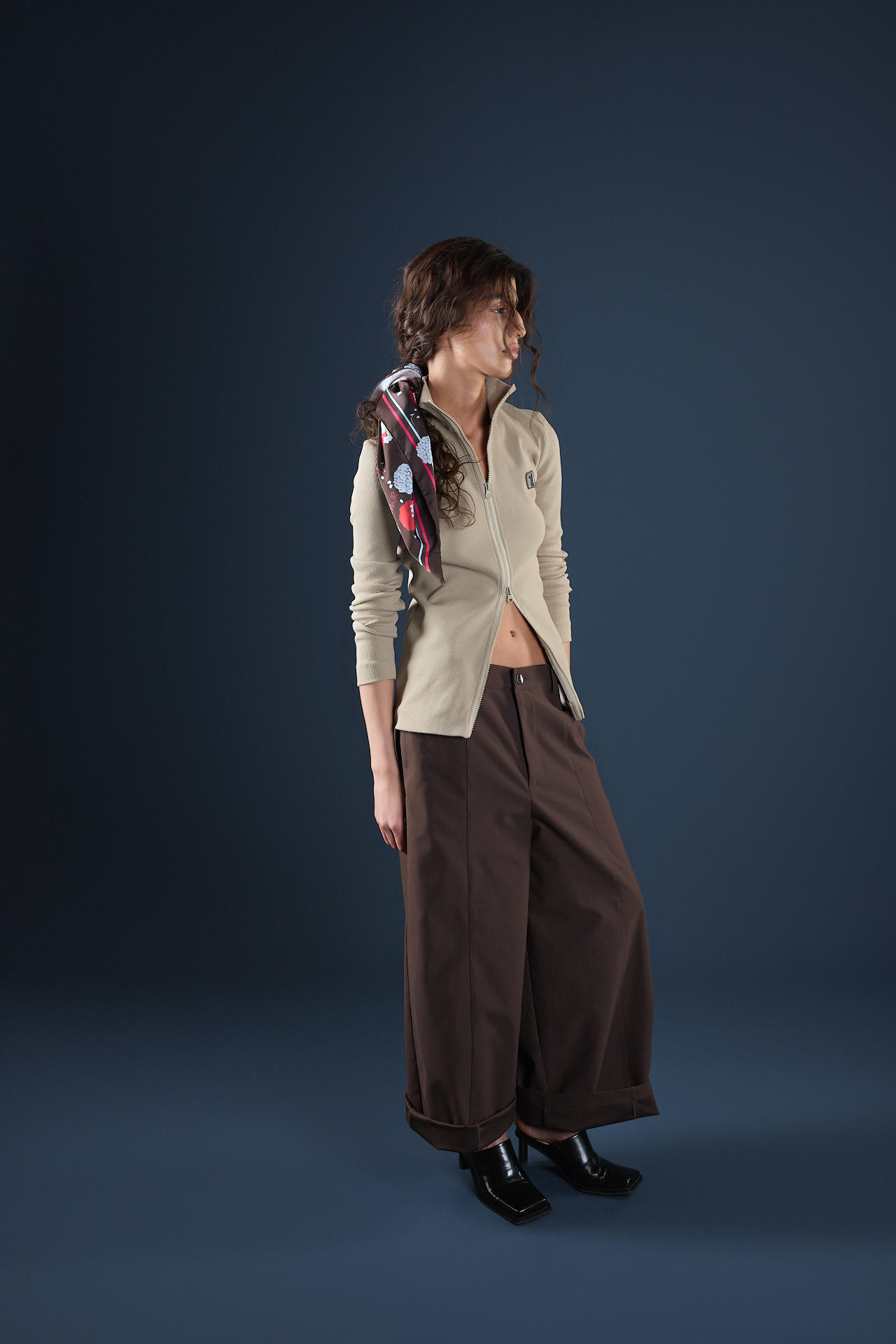 Свитшот Doggy slim zip