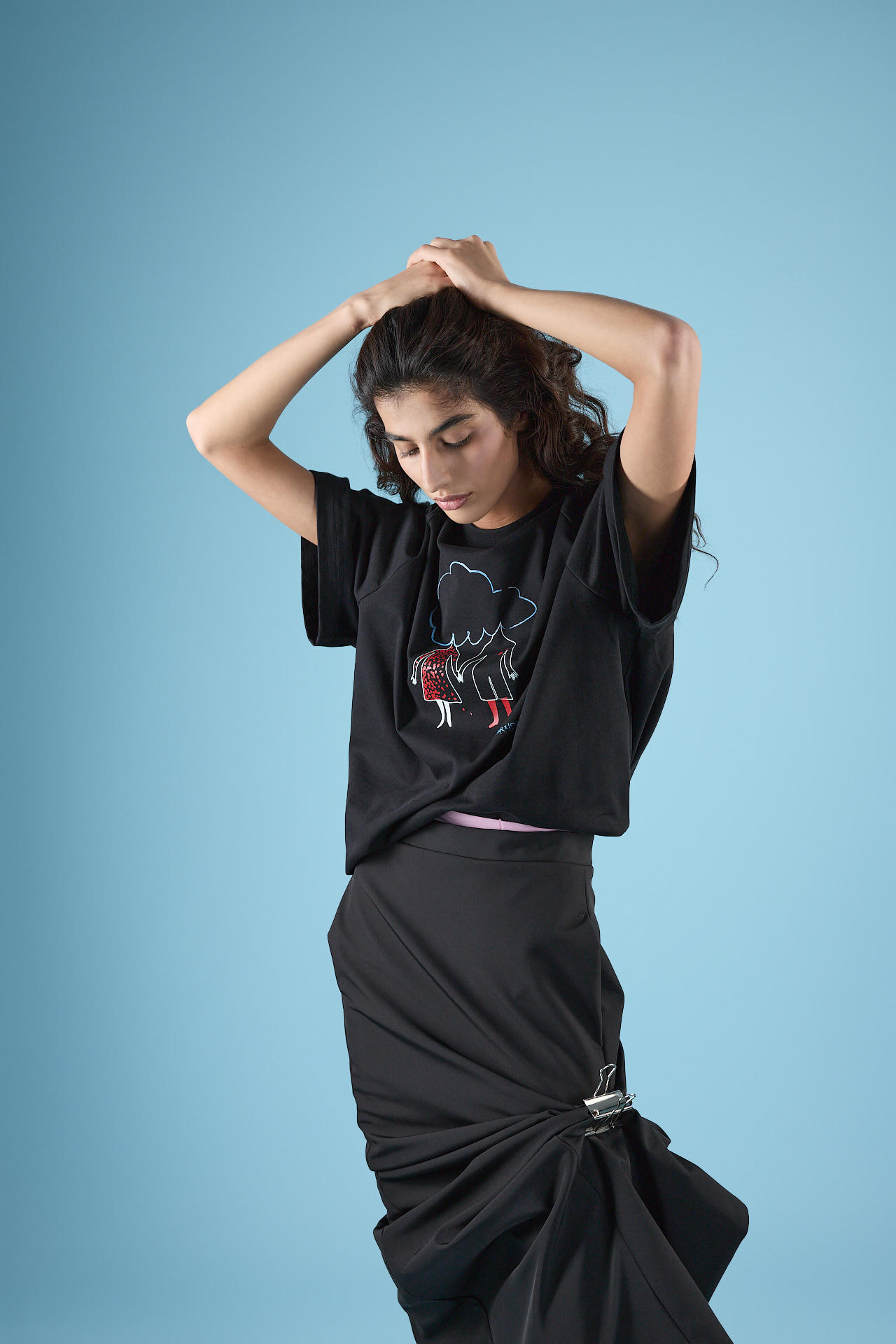 Футболка За руки